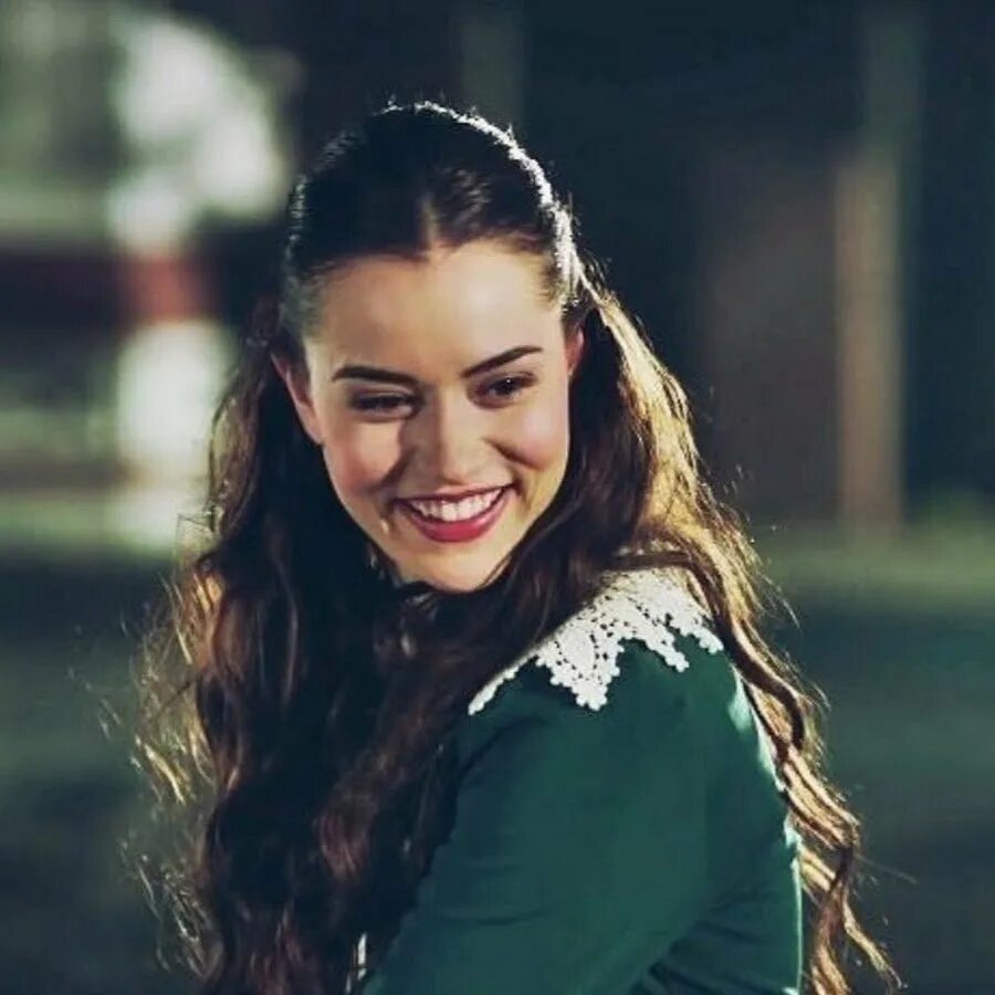 Фахрие эвджен фериде. Айдан шенер фериде. Фериде королек птичка. Фериде королек птичка певчая 2013. Королёк птичка певчая маленькая фериде.