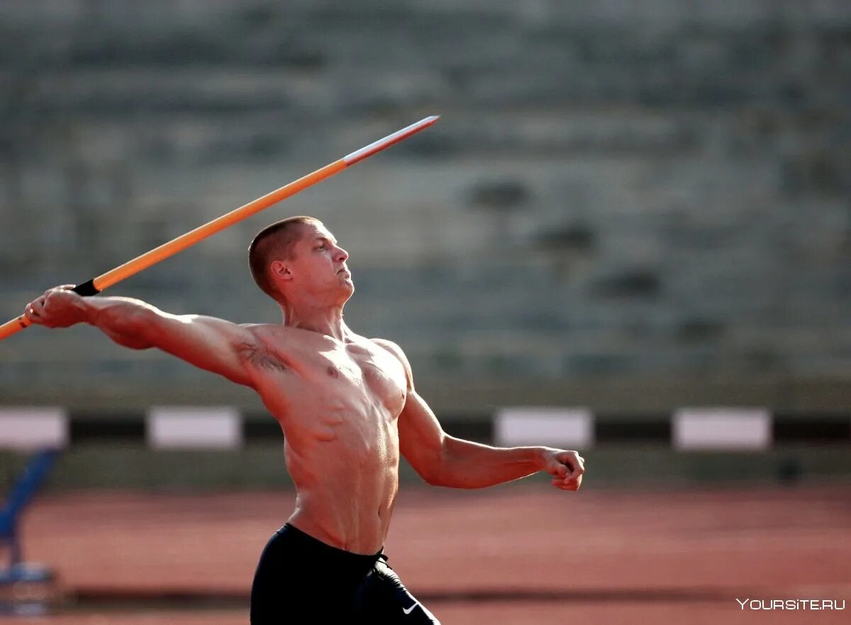 Метание копья. Мужик с копьем. Ритуль подкинь копья не хватает. Копье в руке. Легкая атлетика метатель копья.