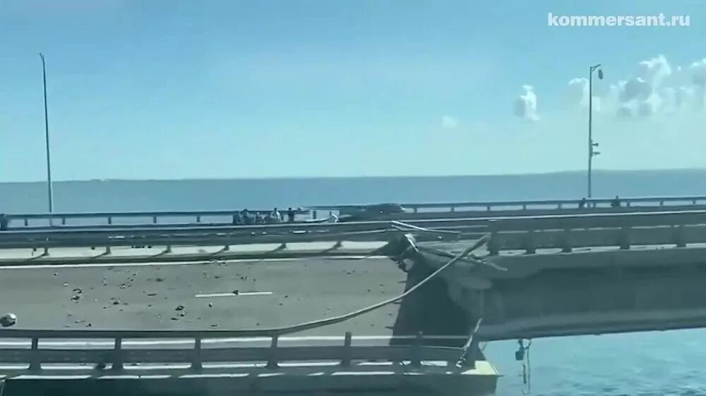 Крымский мост 17 июля 2023. Крымский мост теракт. Крымский мост после взрыва. Повреждения Крымского моста.