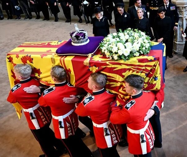 لندن مباشر جنازة الملكة إليزابيث الثانية مراسم دفن الملكة Live : Funeral Process