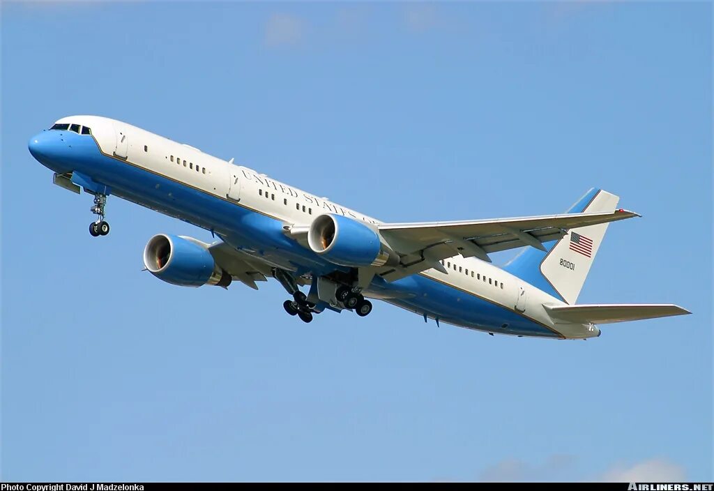 C 757. Самолёт boeing 757 200. boeing 757 грузовой. b-757-200. 757-200 грузовой.