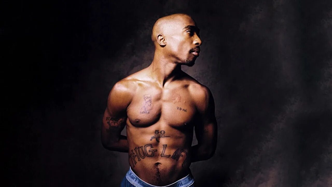 Тупак Шакур фон 1920. 2pac рэпер. Тупак обои. Тупак обложка альбома. Бесплатные песни 2pac