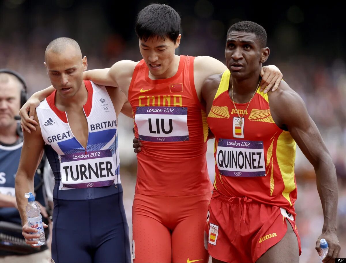 Olympic lines. Расизм в спорте. Расизм в футболе. УЕФА расизм фото.