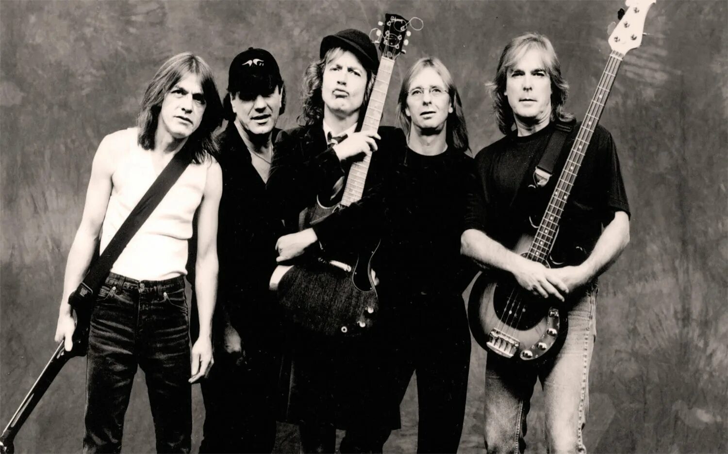 Ac dc группа видео. Рок группа Эйси ДИСИ. AC/DC группа в молодости. AC DC 1982. AC DC 1996.