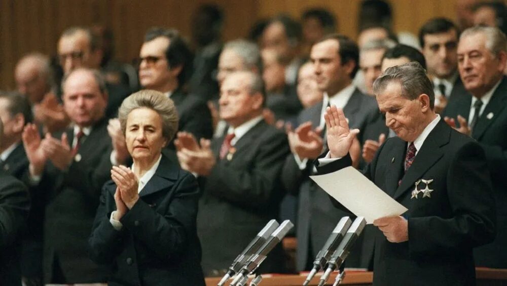 Зоя чаушеску в молодости. Семья чаушеску. Николае и елена чаушеску. Президент румынии чаушеску. Свержение диктатора румынии казнь николае чаушеску.