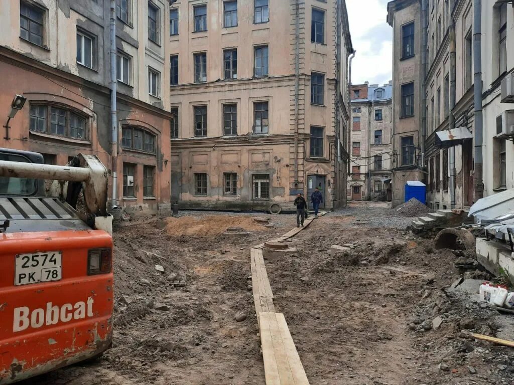 Галерная 55 санкт-петербург арка. Адмиралтейский двор. Арка на галерной. Галерная, 55. Грубейшее нарушение.