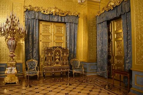 Золотая гостиная