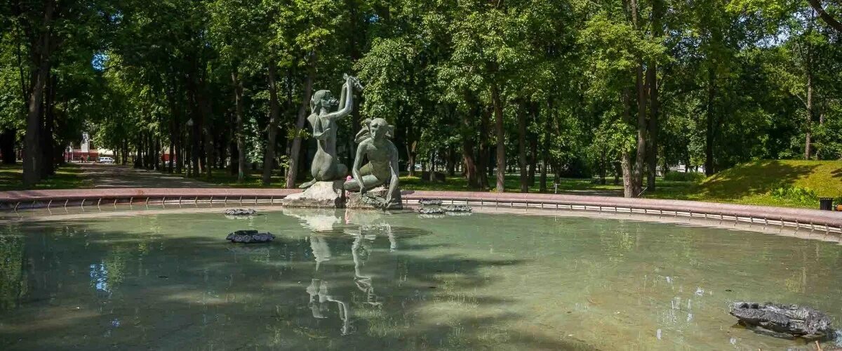Парк янки купалы в минске. Парк купалы. Памятник янки купалы в минске. Парк купалы. Парк им янки купалы минск.