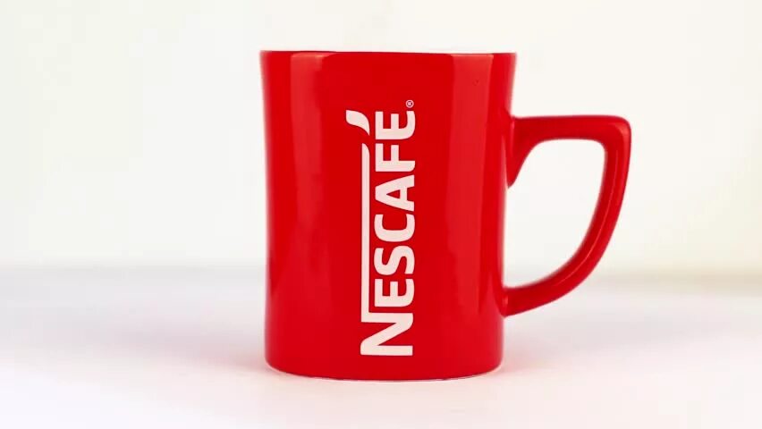 Кружки nescafe. Кружка Nescafe. Кружки Нескафе белая. Nescafe Mug. Кофейная Кружка Nescafe.
