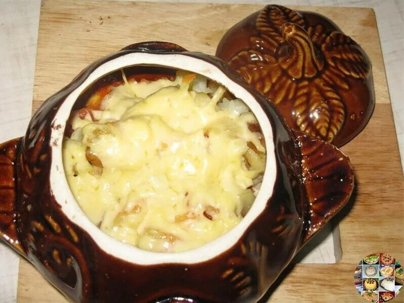 Пельмени в горшочках пошаговый рецепт. Пельмени в горшочке. пельмени в горшочках в духовке. пельмени со сметаной в горшочке. пельмени в горшочках с грибами.