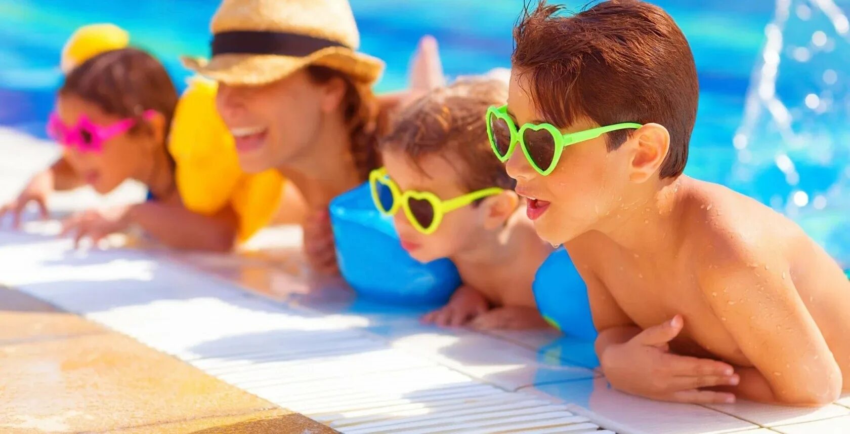 Отель в турции jiva beach. Бассейн аквапарк дети. Отдыхающие в аквапарке. Cronwell platamon resort халкидики. Дети в аквапарке.