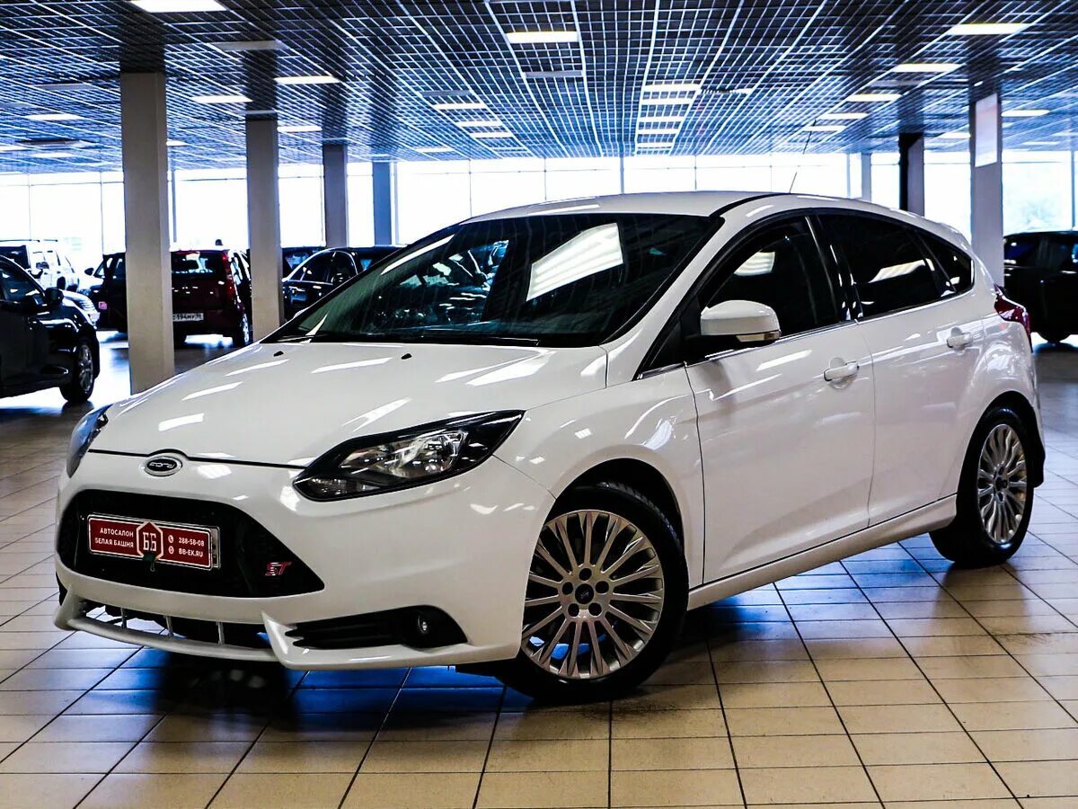 Форд фокус хэтчбек 2013. Форд фокус 3 2013. Ford Focus 3 2013 хэтчбек. Ford Ford Focus 2013. Форд фокус 3 хэтчбек 2013 белый.