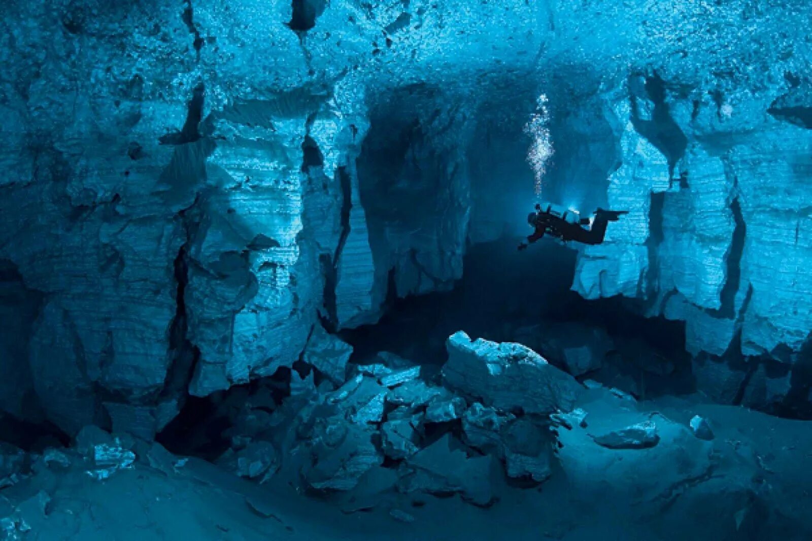 Вертикальная пещера затоплена водой можно найти уровень. Ординская пещера Пермский край. Подводная пещера в Пермском крае Ординская. Пещера в Орде Пермский край. Ординская пещера дайвинг.