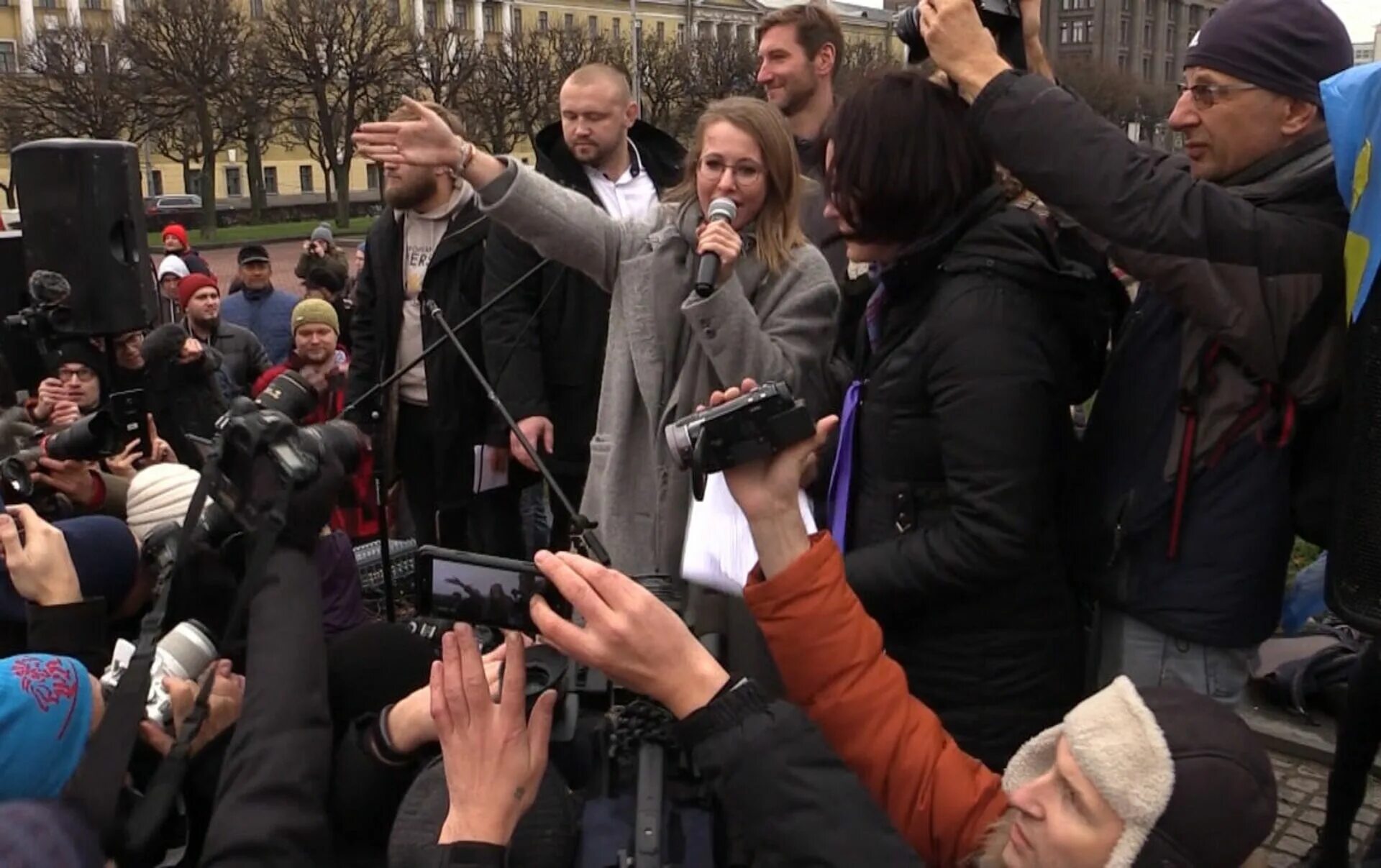 Собчак Навальный Болотная площадь. Собчак на митинге. Собчак на митинге на Болотной 2011.