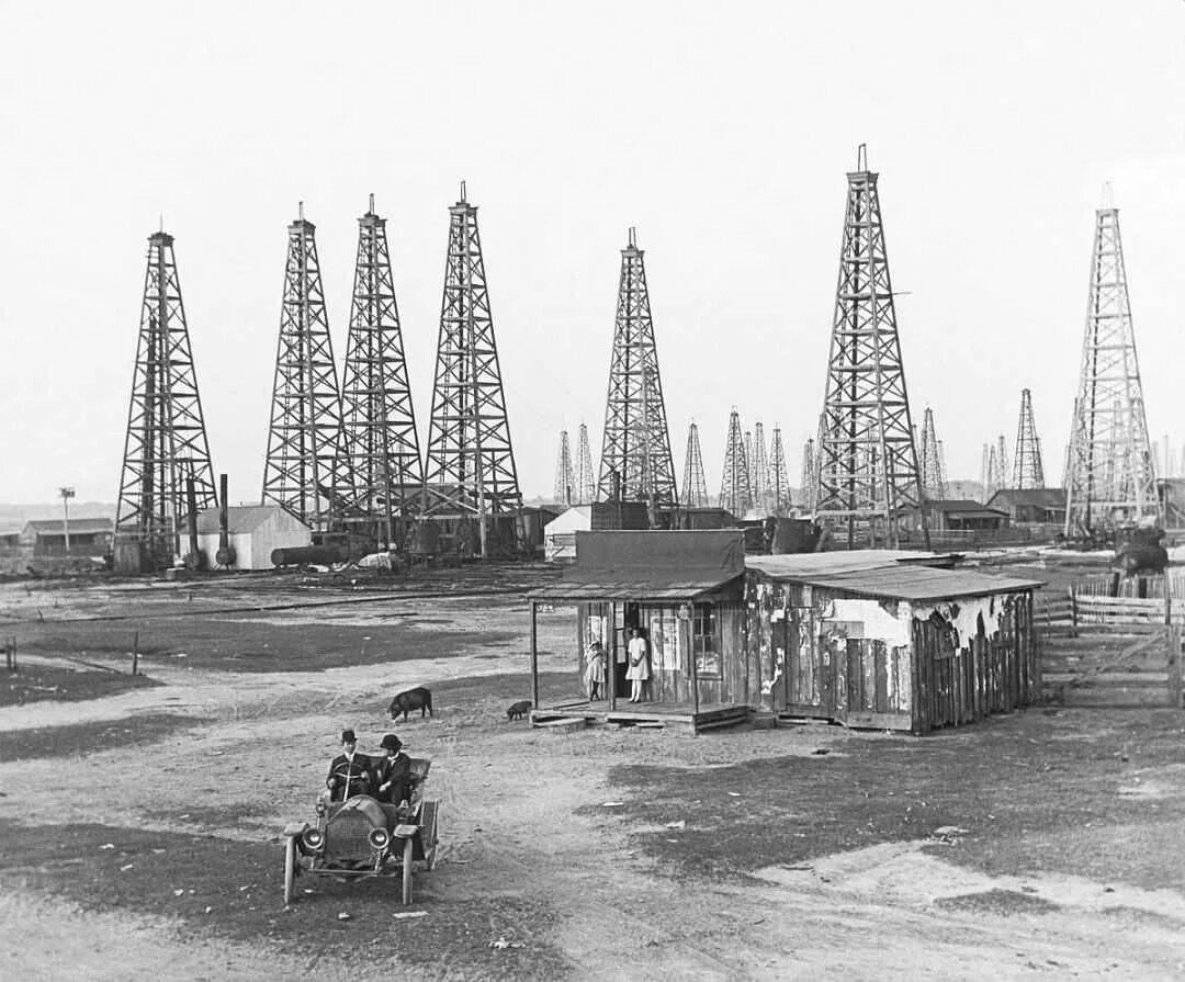 Году добыча. Нефтяные скважины поволжья 1950. добыча нефти 19 век. добыча нефти в 19 веке в сша. нефтяная промышленность сша 19 век.