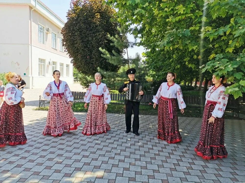 ДК Усть Лабинск. Лабинский дом культуры. Городской дом культуры Усть-Лабинск. Народные коллективы Усть-Лабинского района. Дк лабинск