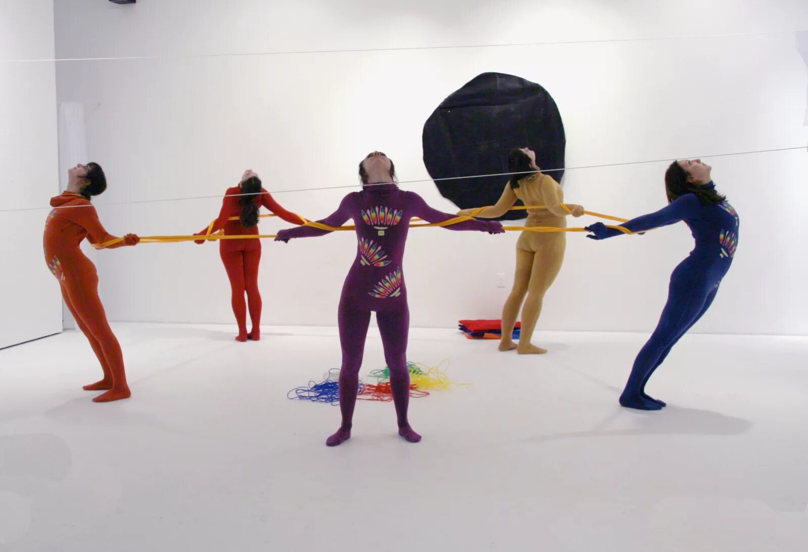 Современное искусство перфоманс. Современный перформанс. Перфомансы в искусстве. Пластический перформанс. Современное искусство перфоманс.