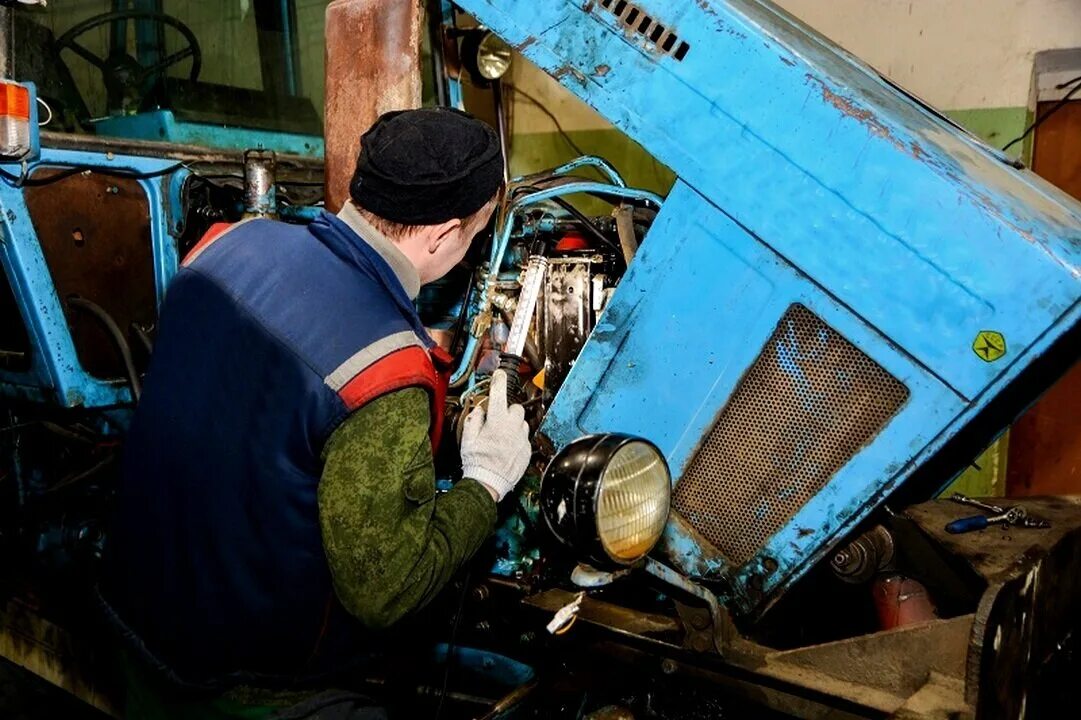 Тракторист мтз вакансии москва. Техническое обслуживание трактора МТЗ 80. Техническое обслуживание МТЗ 82.1. Ежесменное техническое обслуживание трактора МТЗ-82. Техническое обслуживание тракторов МТЗ-80 И МТЗ-82.