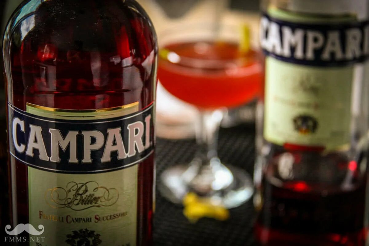 С чем пьют кампари. Ликер Кампари Биттер. Красный Биттер Campari. Горький ликер Кампари. Ликер Campari Bitter, 1 л.