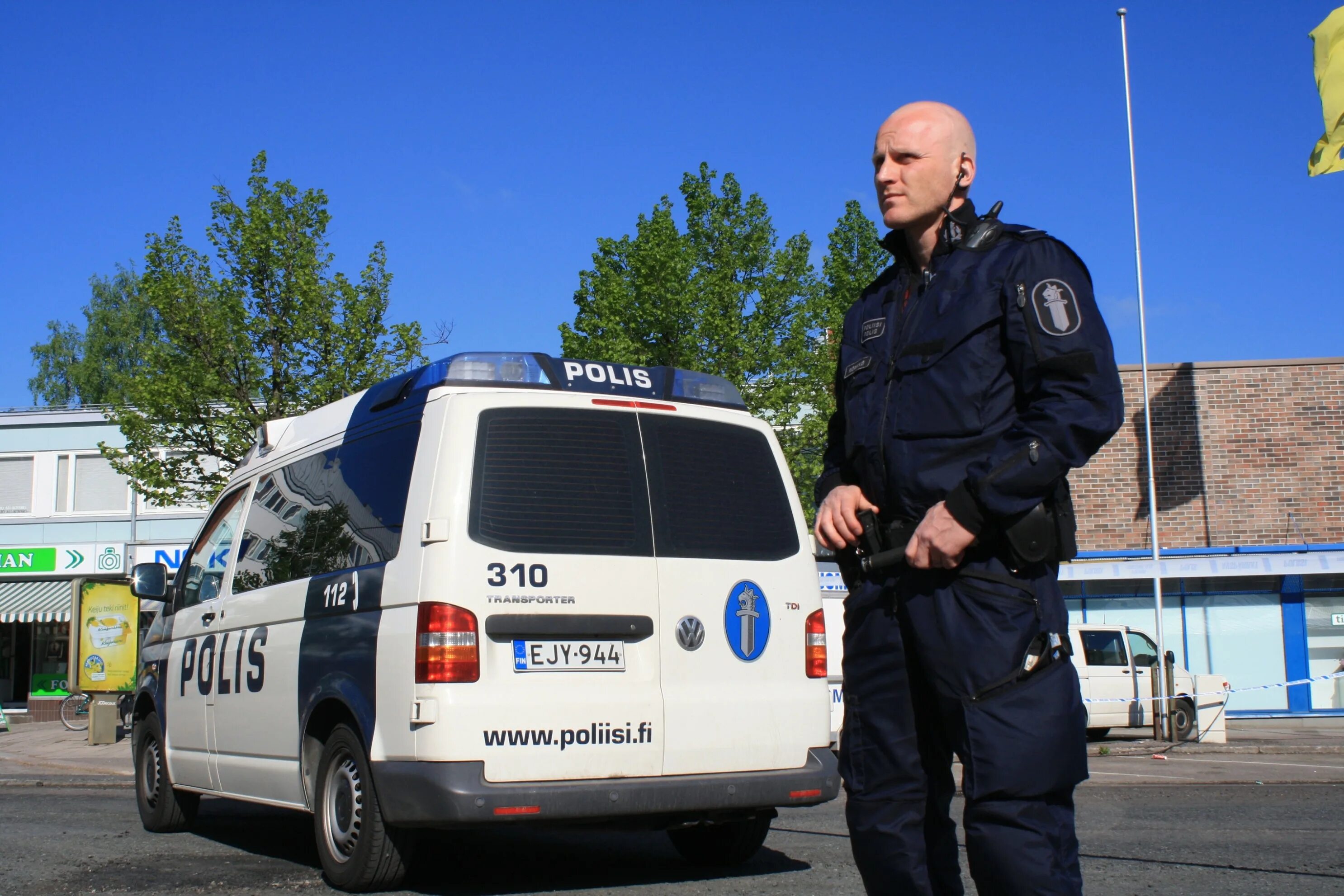 Безопасность финляндии. Полицай в Финляндии. Форма полиции Финляндии. Полиция Финляндии. Финская полиция.