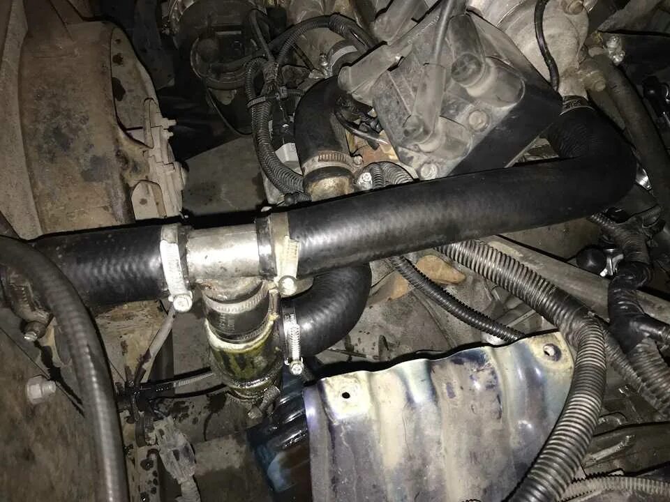 Система охлаждения двигателя дэу сенс 1. Патрубок системы охлаждения chevrolet lanos. Система охлаждения ланос 1. 5 с кондиционером. Система охлаждения ланос.