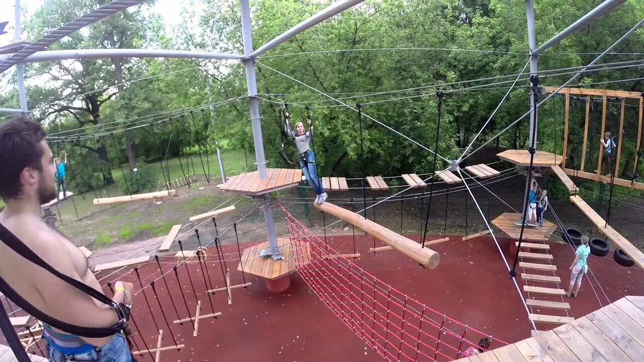 Вднх городок. Скайтаун на ВДНХ. Веревочный парк Sky Town. Верёвочный парк в Москве на ВДНХ. Скай парк ВДНХ.