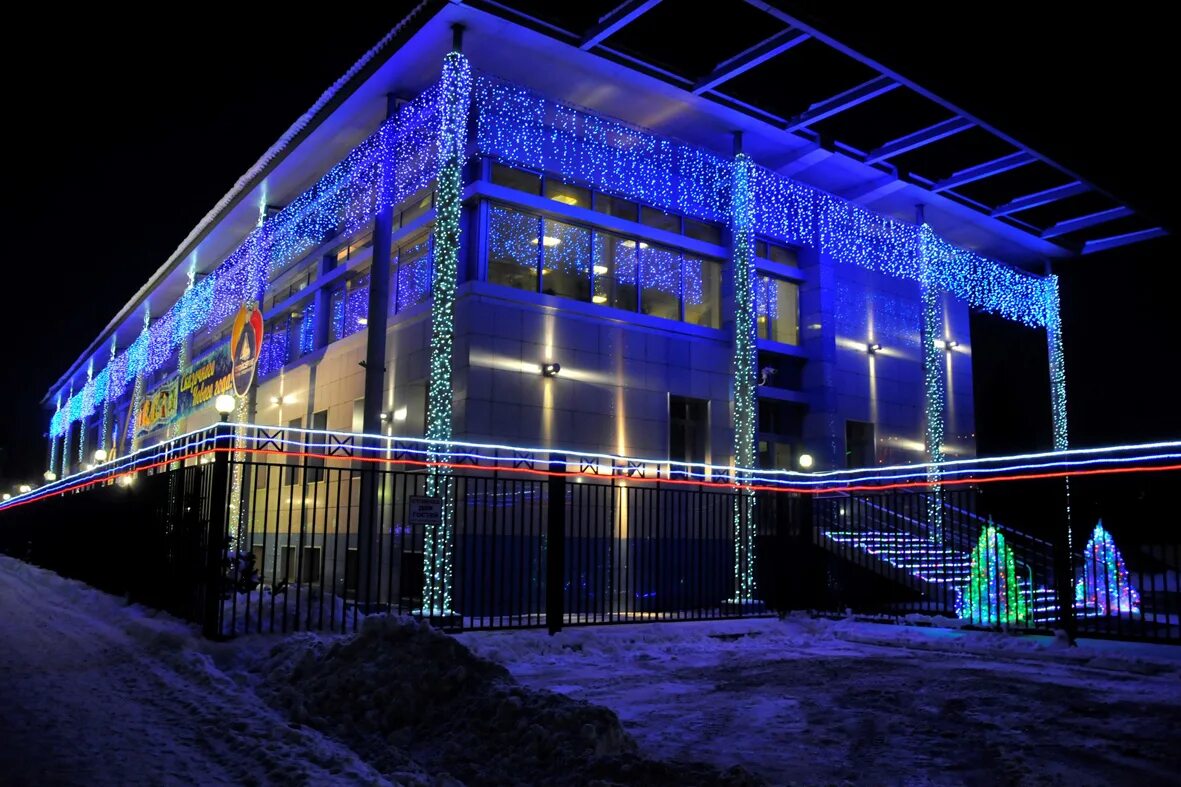 Кемеровская область новый год. Светодиодное новогоднее панно на здание. Световые иллюминации Ашхабада. Красивые места в Кемерово.