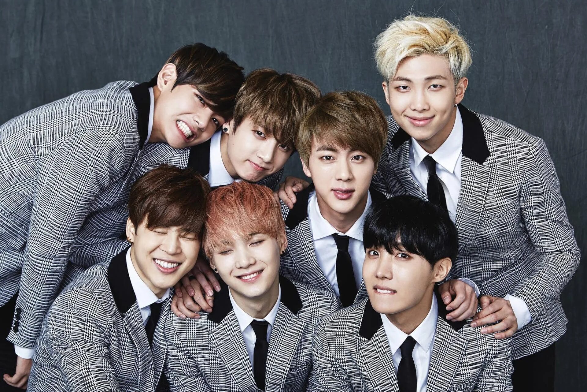 Когда вышли bts. Корейская группа бтс. bts группа корея. группа б ти бти корейская. корейская мальчиковая группа bts.