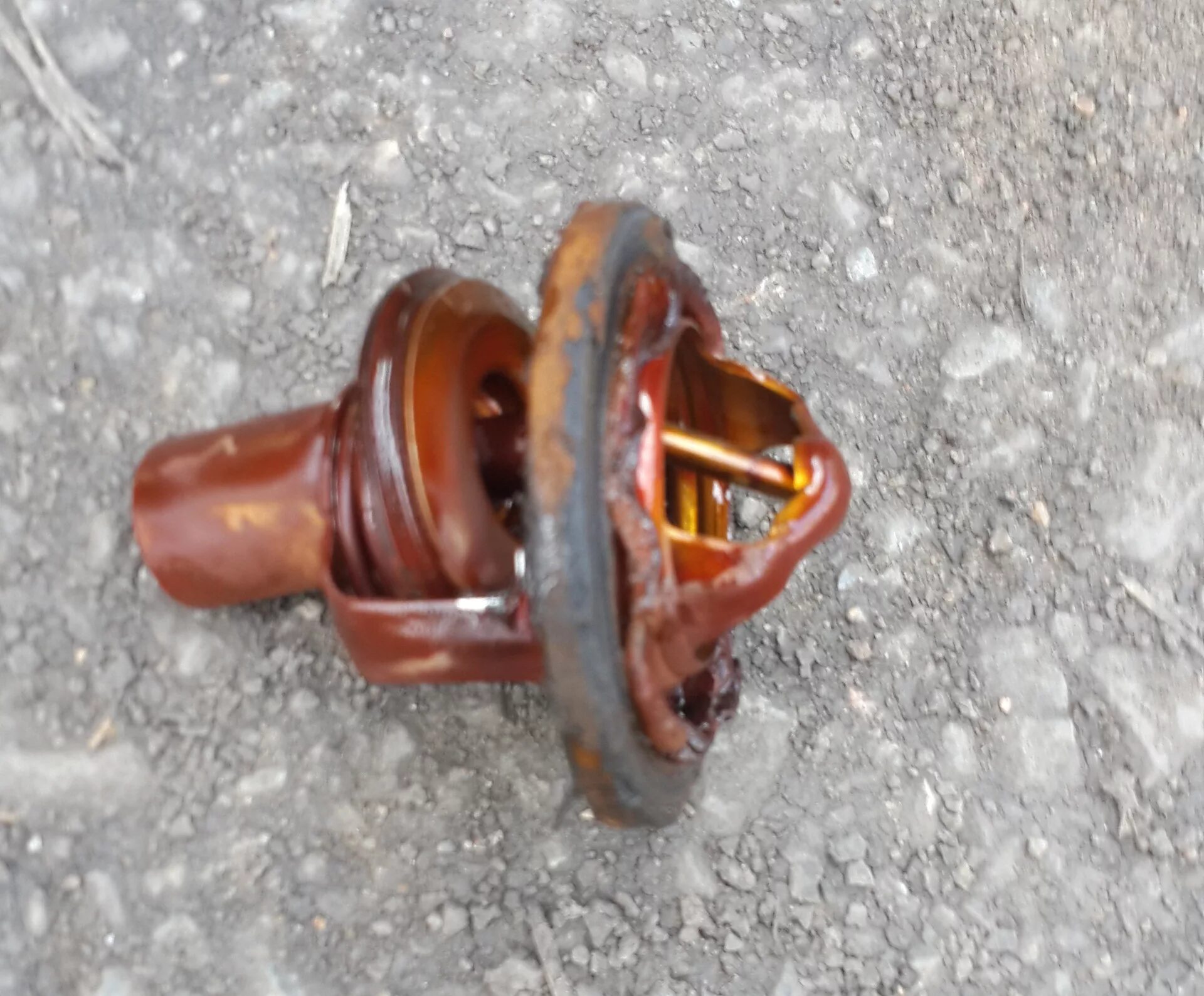 Заклинивание термостата. Как понять что термостат. Термостат на опель мерива 2008 года. Подклинивает термостат. Термостат на двигатель к6а.