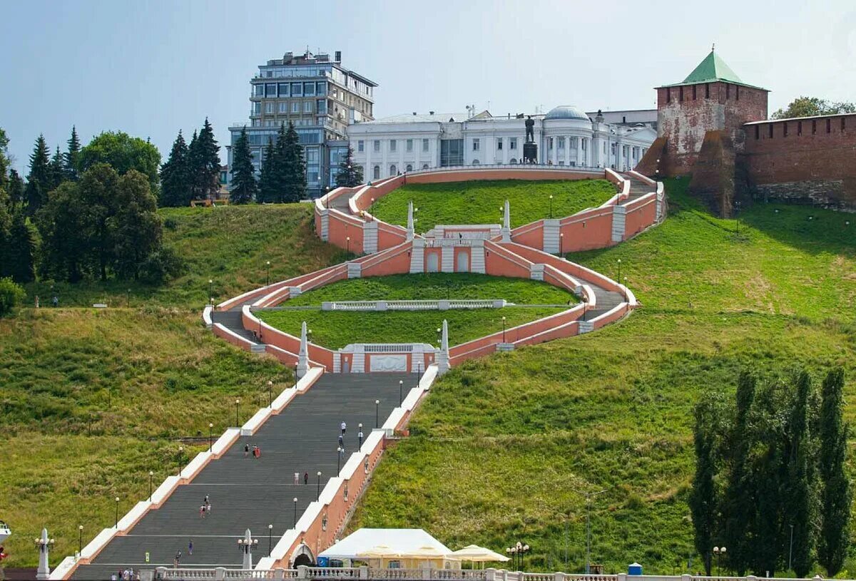 Набережная чкаловской лестницы. Нижегородский кремль чкаловская лестница. нижневолжская набережная и чкаловская лестница. чкаловская лестница нижний новгород. чкаловская лестница нижний новгород 2025.