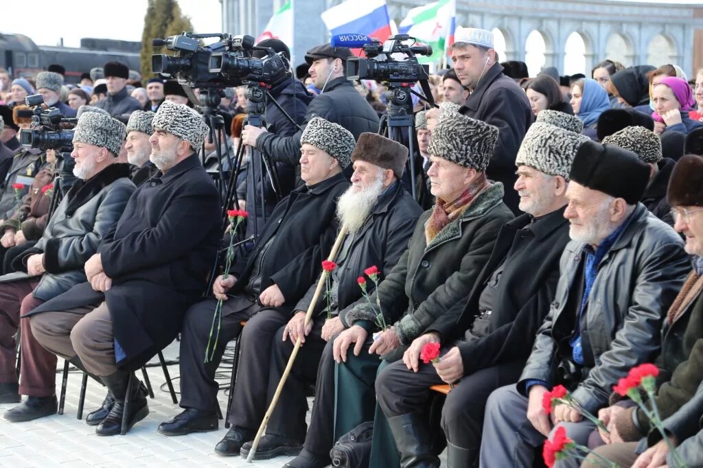 Новости россии депортация. Депортация вайнахского народа 23 февраля 1944 года. Депортация чеченского народа 23 февраля. Депортация ингушей в 1944. Операция чечевица 23 февраля 1944 года.