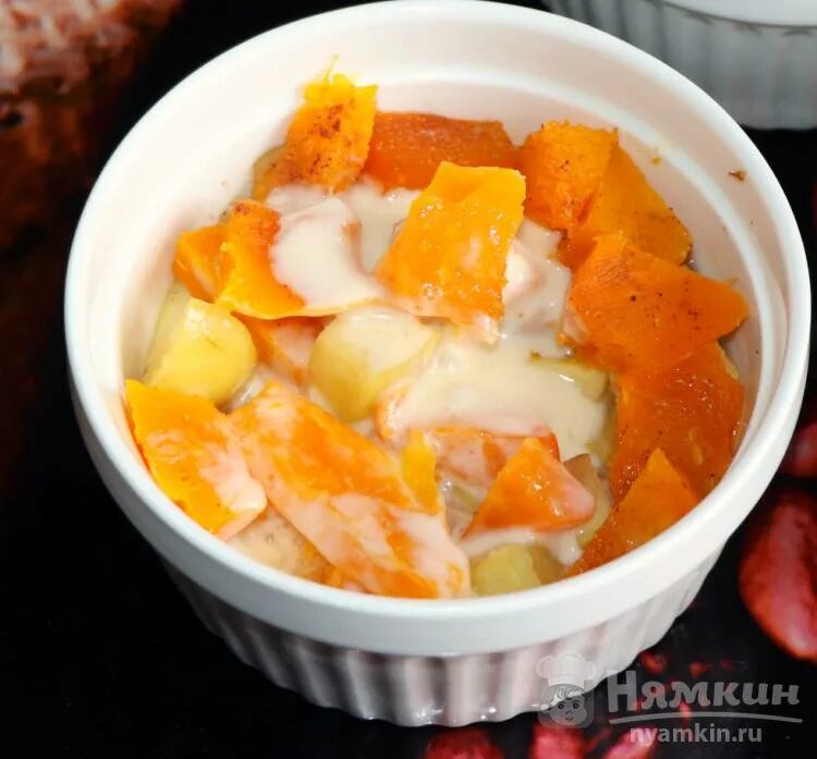 Запечь тыкву в микроволновке кусочками. Тыква тушеная с яблоками. тыква в микроволновке рецепты. тыква в микроволновке без всего. тыква с яблоком в микроволновке рецепт приготовления.