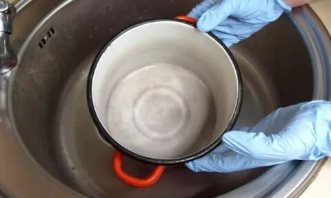 Как очистить эмалированную кастрюлю