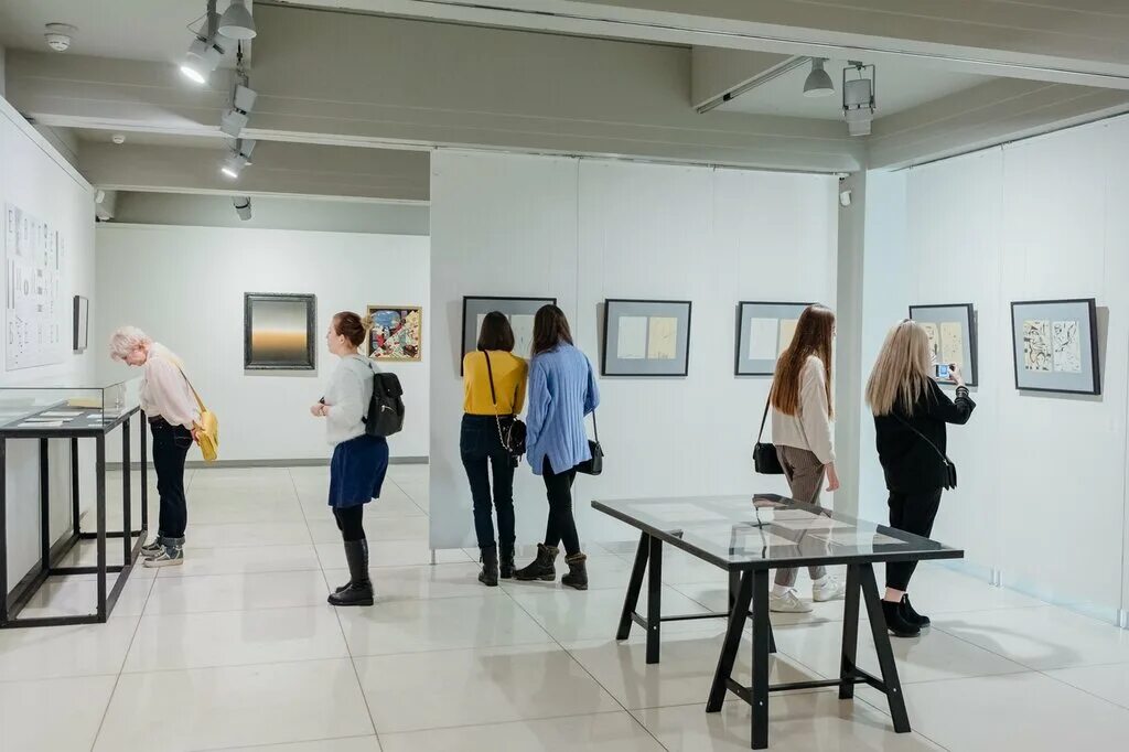 Галерея виктория самара выставка. Галерея липецк. Выставочный центр галерея. Музей ижевск вц галерея. Декоративное творчество и дизайн институт.