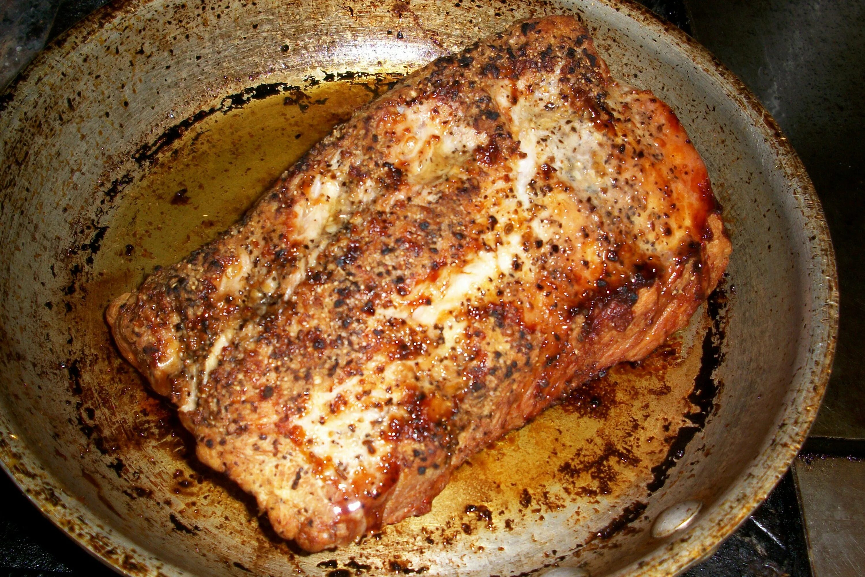Рецепты мяса в кастрюле свинина. Жареная свинина фото. Запеченная свинина сковорода. Свинина на сковороде. Свинина жареная на сковородке.
