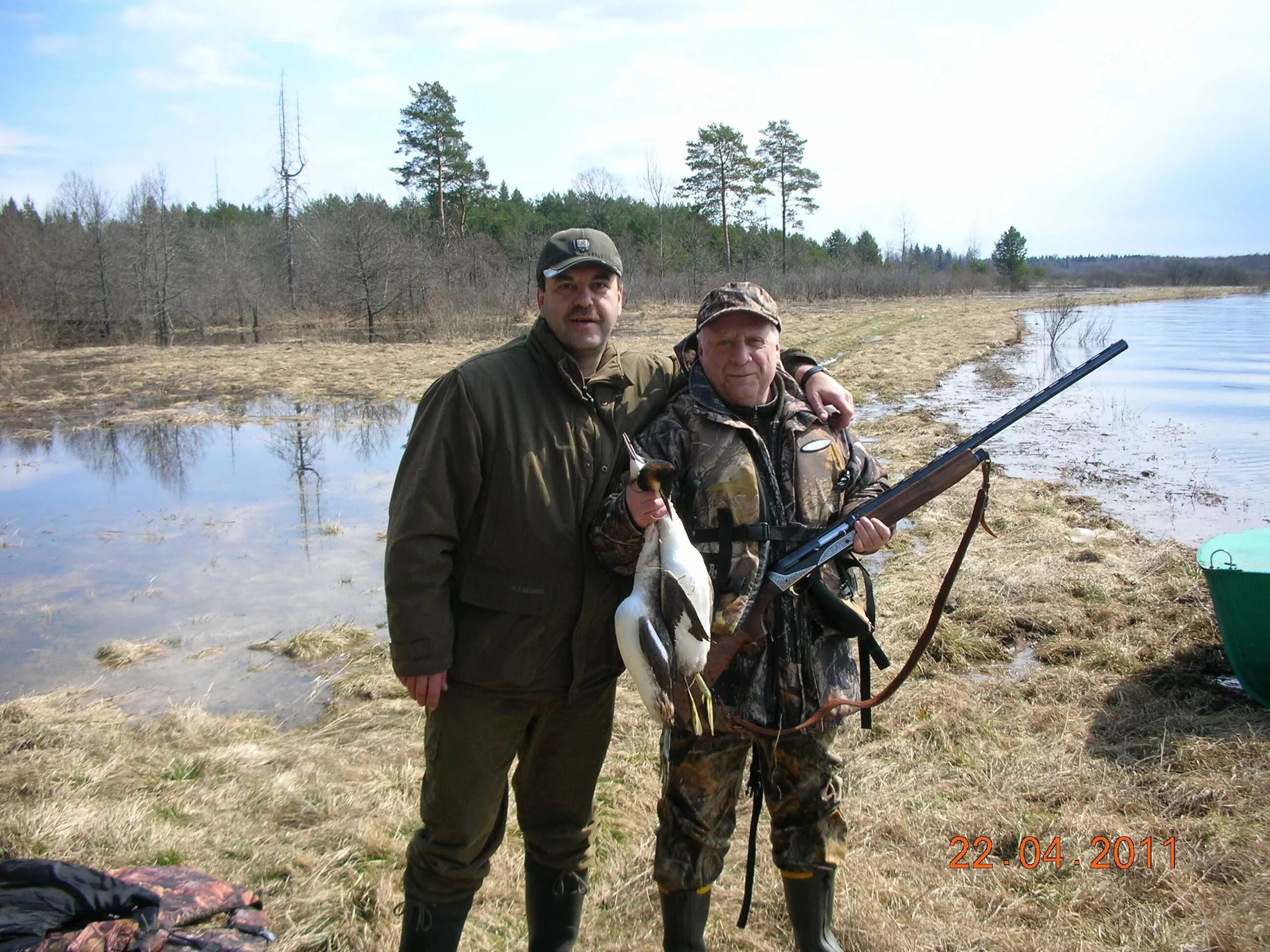 Рыбаки в калининградской области. Мелкий карась. Рыбалка в озерках тверской. Озерки тверская область рыбалка. Калиновка алтайский край.