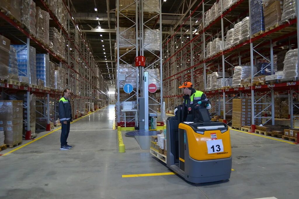 Распределительный центр пятерочка волгоград. Принять рц. Принять рц. Ричтрак на складе. Пятерочка брянск склад.