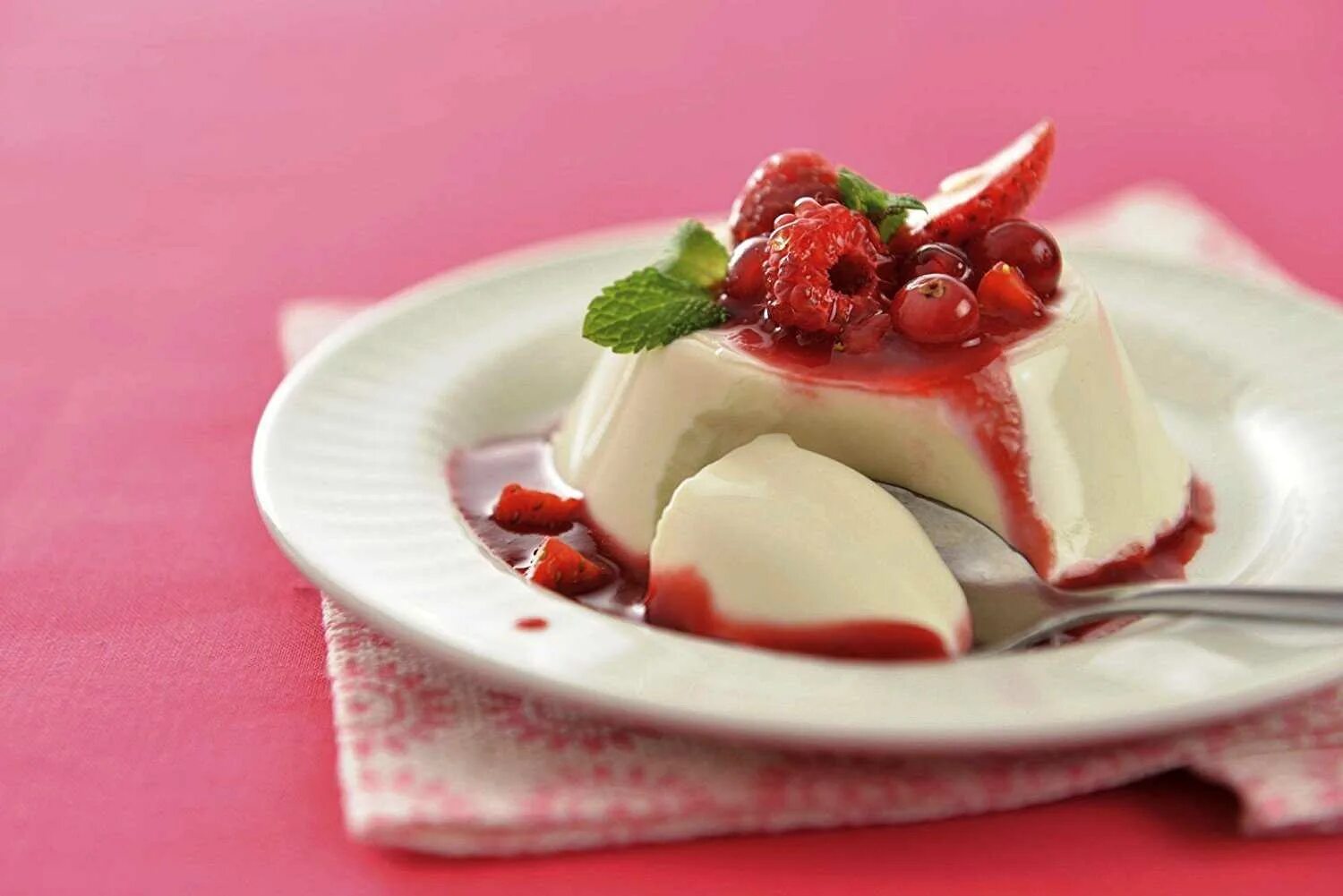 Панна котта. Итальянская panna Cotta. Десерт Панна котта. Лавандовая Панна котта. Часть десерта