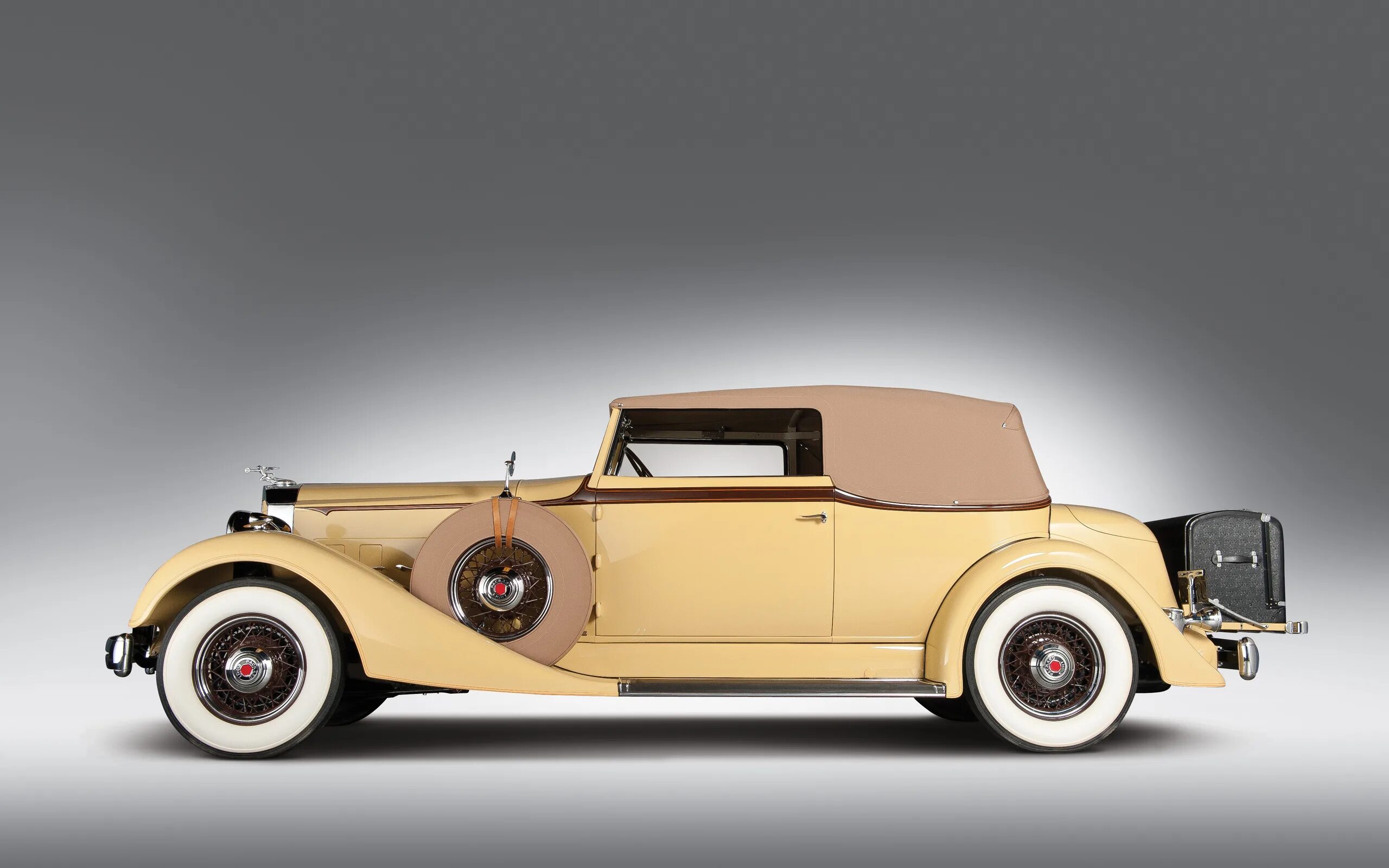 Первая модель 8. Packard 1934. Паккард автомобиль 1934. Паккард 1101 1934 купе кабриолет. 1934 Packard Boattail Coupe.