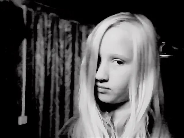 Нуар арт. Фотосессия в стиле нуар. Бар в черно белом стиле. Будапештский нуар. Фотосессия в стиле нуар.