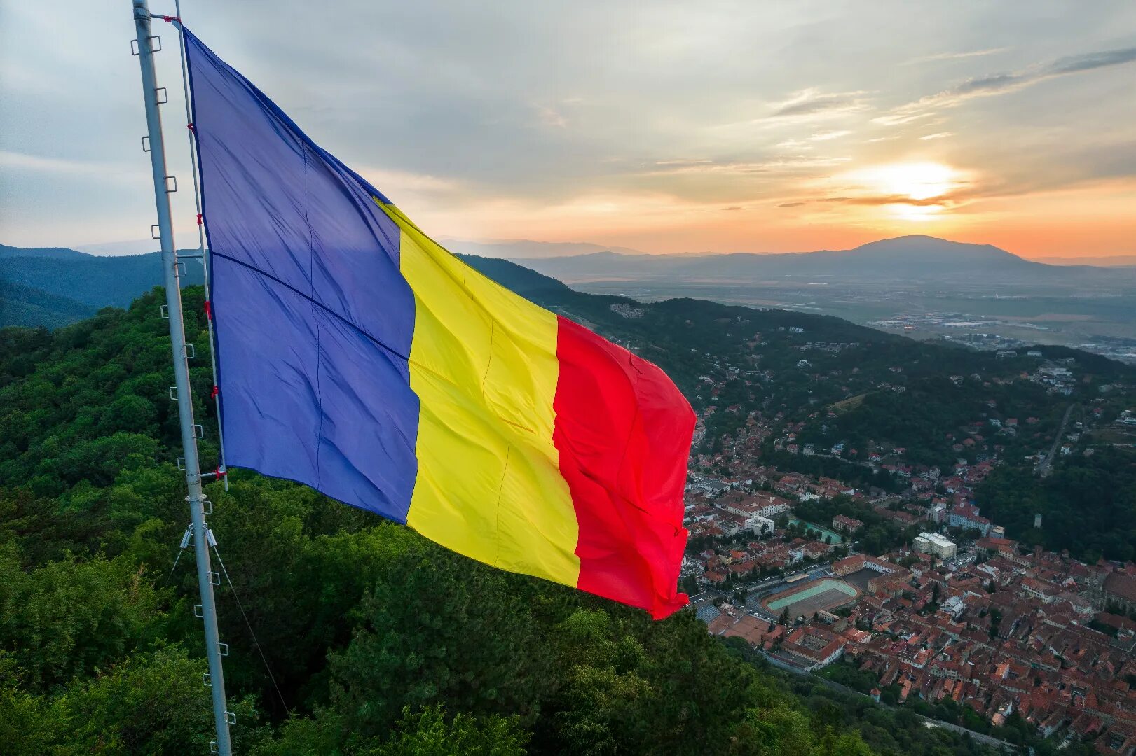 Румыния поддерживает. Румыния поддерживает. Румыния поддерживает. Луминица одобеску. Румыния поддерживает.