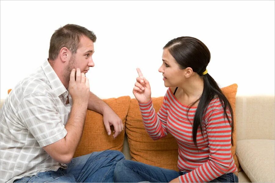 Русский жена муж разговором. Разговор мужчины и женщины. Муж и жена беседуют. Мужчина говорит женщине. Муж и жена разговаривают.