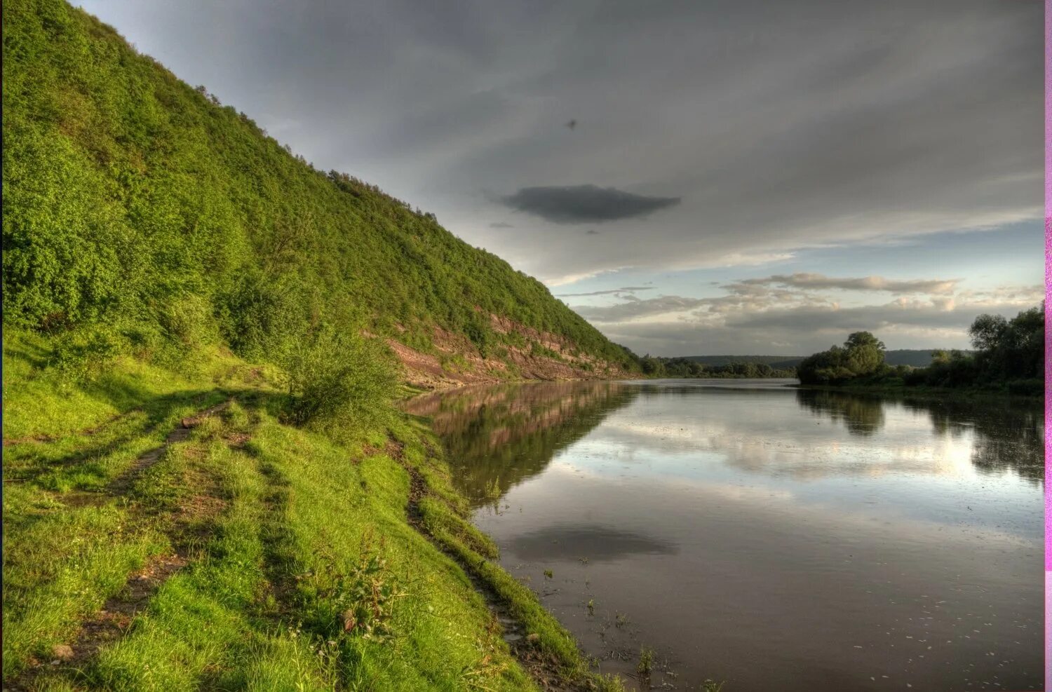 Река шандрин. Спокойная река. Река вожа рязанская область. Ht yrf. Красивая речка.