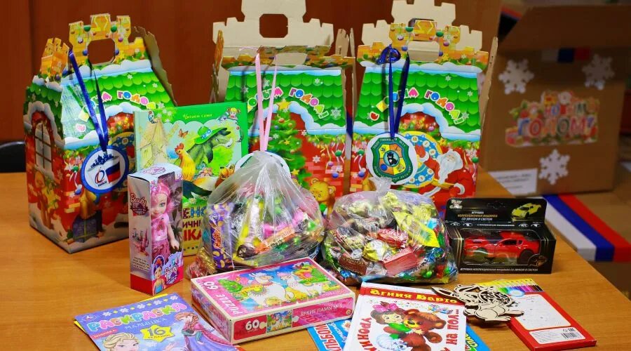 Подарки к новому году детям в лнр. Подарки детям лнр. Аппарат для выдачи новогодних подарков. Выдача новогодних подарков. Сбор денег на подарки лнр.