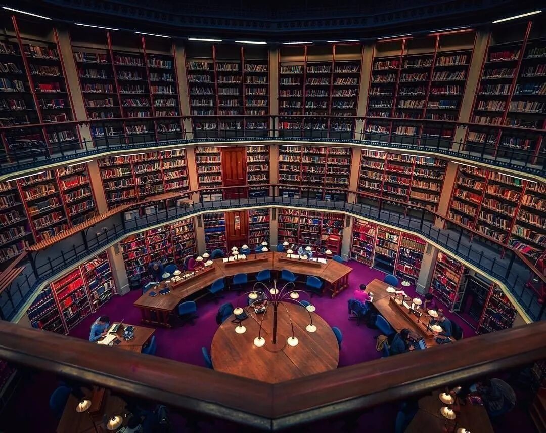 Библиотека является центром. Библиотека королевского колледжа Лондона. Национальная библиотека Великобритании книгохранилище. Библиотека британского музея в Лондоне. Британская библиотека (British Library).