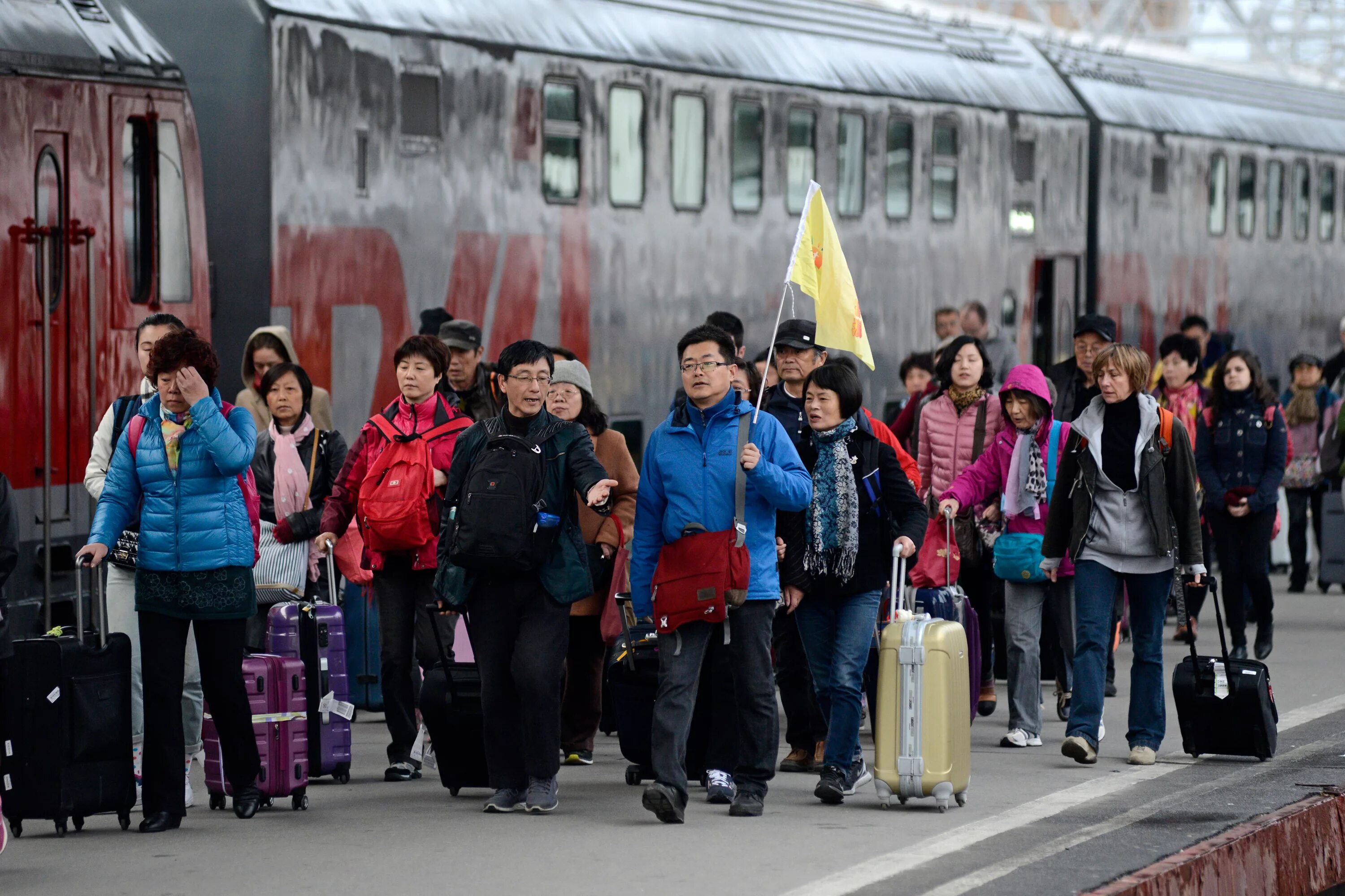 китайские туристы в россии. население китая. российские граждане в китае. российские граждане в китае. китайские туристы в россии.