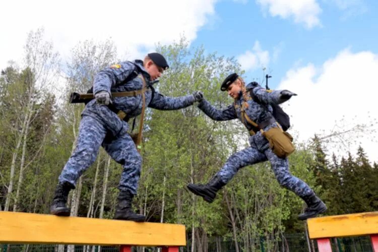 26 05 10. Пермское кадетское училище Росгвардии. Ппку Росгвардии. ПКК ВНГ РФ им ф Кузьмина марш бросок. Спорт и искусство - средства воспитания личности сотрудников ВНГ.