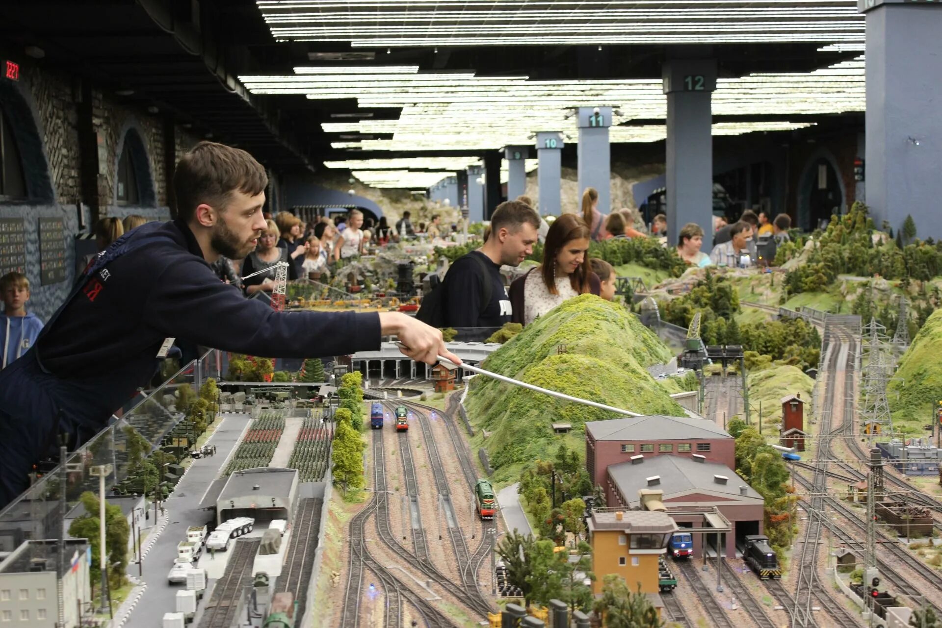 Материалы для макетирования. Декорации к фильму. Самый большой макет. Бегущий по лезвию 1982 съемки. Что происходит с макетом.