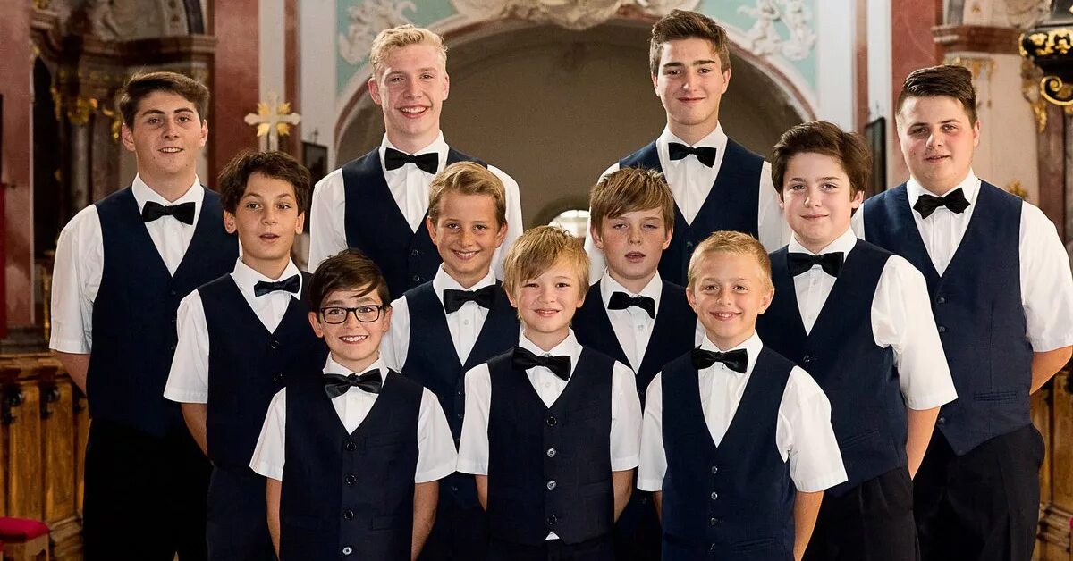 Церковный хор мальчиков. Дисциплина в хоре мальчиков. В какой одежде выступает венский хор мальчиков. Хор мальчиков "ажуолюкас", 1973 год. В какой одежде выступает венский хор мальчиков.