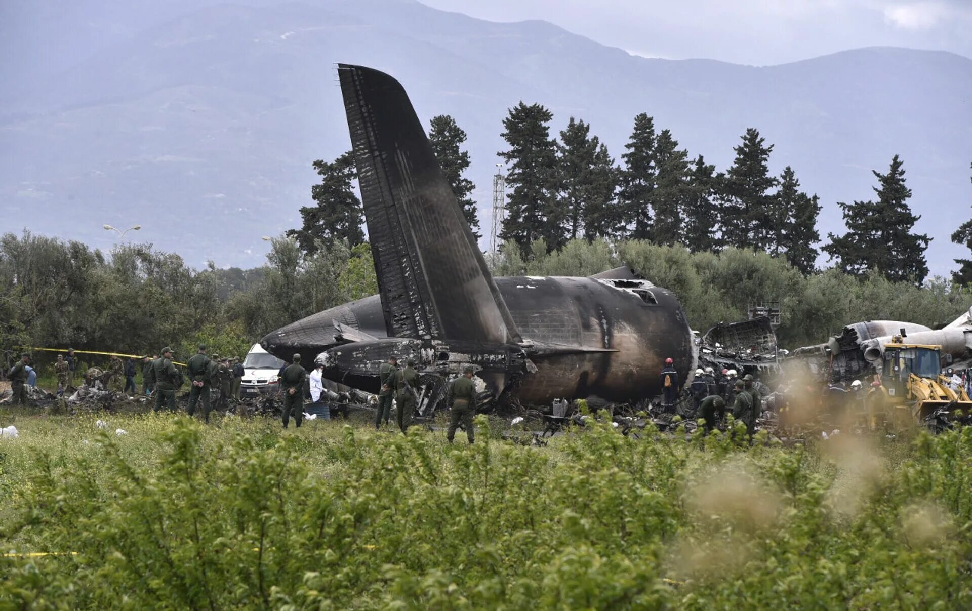 Крушение военно транспортного самолета. Катастрофа ил-76 под Буфариком. Катастрофа ил-76 в Алжире.
